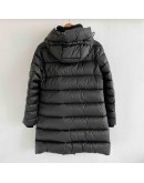 Burberry 8006789 羽絨外套 黑