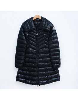 Moncler Faucon 翻領拉鍊外套 黑色