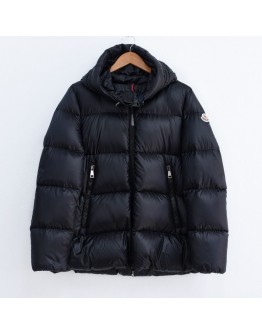 Moncler Seritte 連帽拉鍊外套 黑