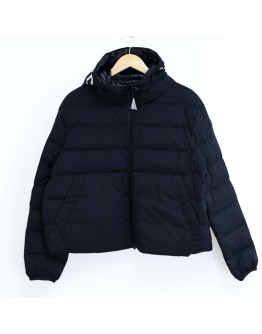 Moncler Anwar 女生連帽logo外套 黑