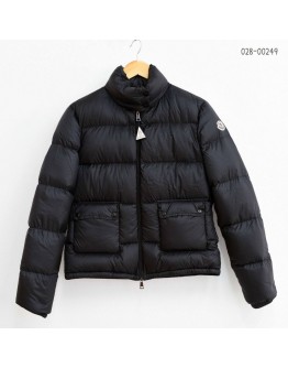 Moncler Lannic 兩口袋羽絨外套-黑