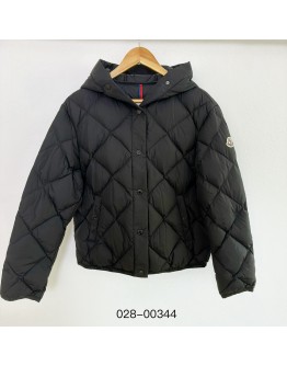 Moncler Arvouin 菱格羽絨外套 黑