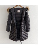 Moncler Chandre山字形長款羽絨外套