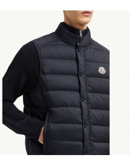 Moncler Barthe 排扣男生背心 黑