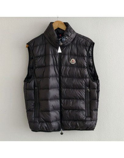  Moncler Rocoque立領刺繡字背心 黑