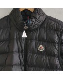  Moncler Rocoque立領刺繡字背心 黑