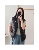  Moncler Rocoque立領刺繡字背心 黑