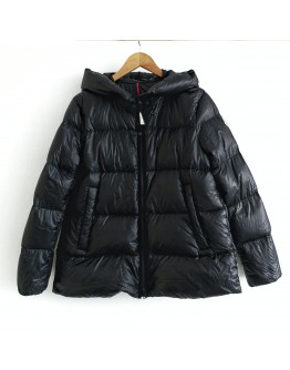 Moncler Serittes 女款連帽羽絨服 黑