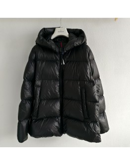  Moncler Serittes 女款連帽羽絨服 黑