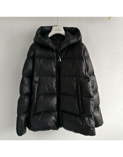  Moncler Serittes 女款連帽羽絨服 黑