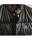 Moncler RESTIGO GILET 男款輕量羽絨背心 黑